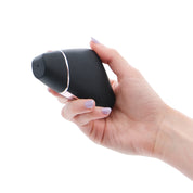 Love Triangle - Succhia Clitoride Satisfyer
